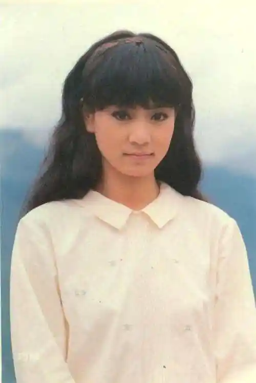 被称为"太后专业户"的她,晒出年轻旧照:说是仙女下凡也不为过