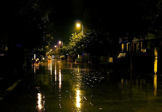 雨夜图片伤感句子