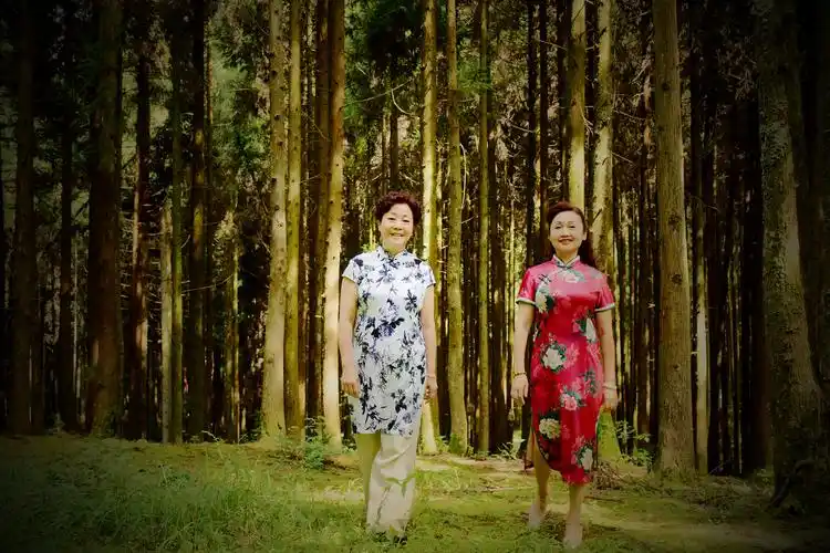 花诗语毕慈卡绿宫月亮湖