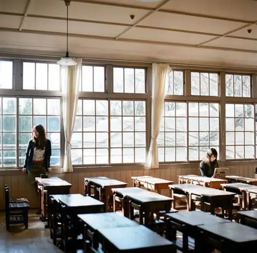 这都是充满美好回忆的学生时代大家夸张拖长的叹气声以及老师抱着卷子