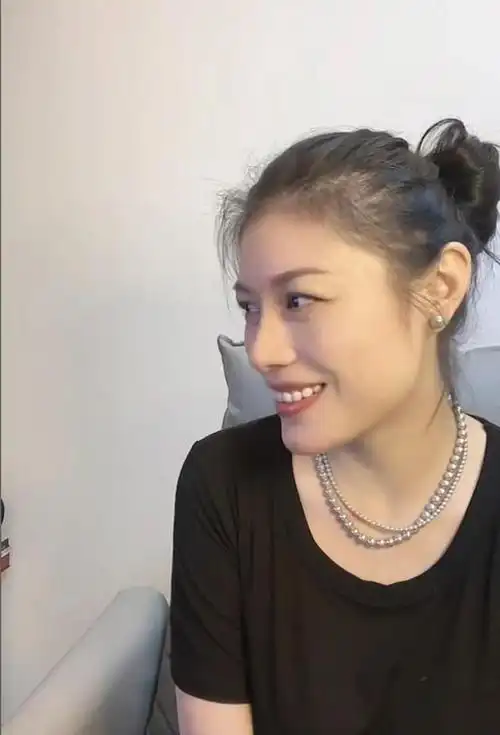 葛荟婕谈汪峰离婚心情好,透露女儿小苹果近况,直言不恨子怡姐姐