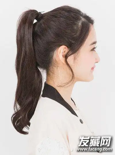 【图】韩妞最爱马尾辫扎法 卷发马尾打造出凌乱感(4)_马尾发型_发藏网