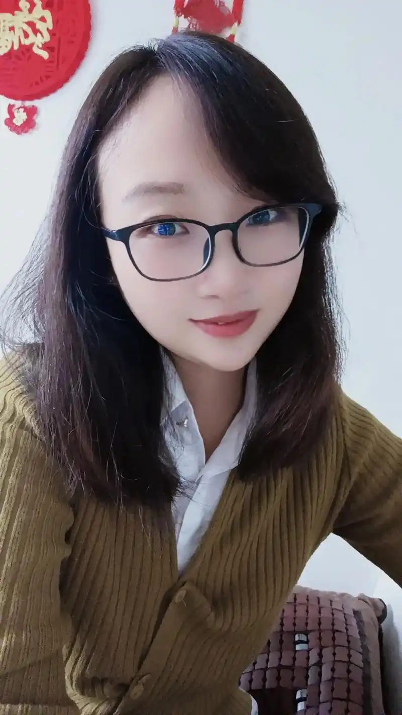 随便13.窗外的雨,哔哩吧啦的打着窗外的空调机,黑压压的天空 - 抖音