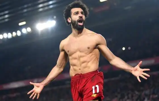 c罗式野蛮生长!萨拉赫把赘肉练成6块腹肌,惊人对比照,太强了