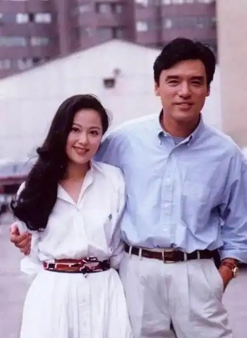 钟镇涛:带着2个孩子再婚,妻子帮他还1亿多的债