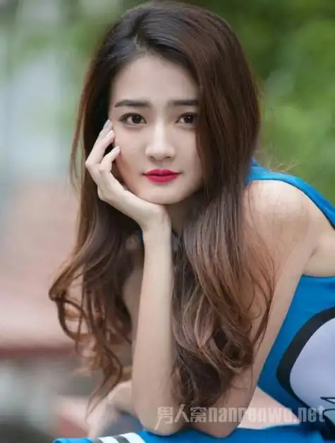 面对观众对艺人的多方面要求,很多90后女星发展迅速,慢慢得到了广大