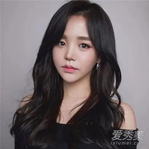 2019流行长发烫什么卷 造型烫 最夯发色才是大写的好看!_爱美网发型