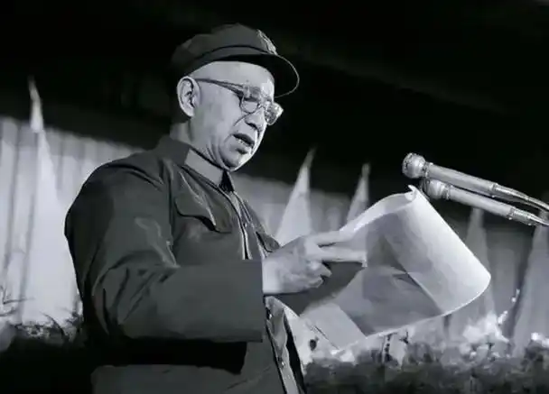 多的经典战例,他用兵如神是当之无愧的军事家,战略家,开国大将中他位