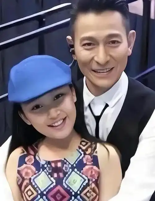 刘德华女儿太漂亮了,恐怕是娱乐圈颜值最高的星二代了吧!