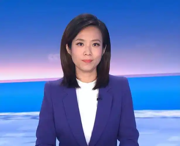 央视美女主持人宝晓峰生活照网友长相不算特别惊艳但有特点