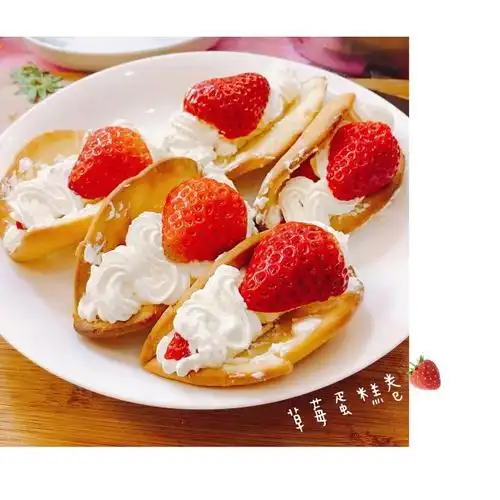 near娜娜做的韩国最热门的甜品店le bread lab的草莓蛋糕卷