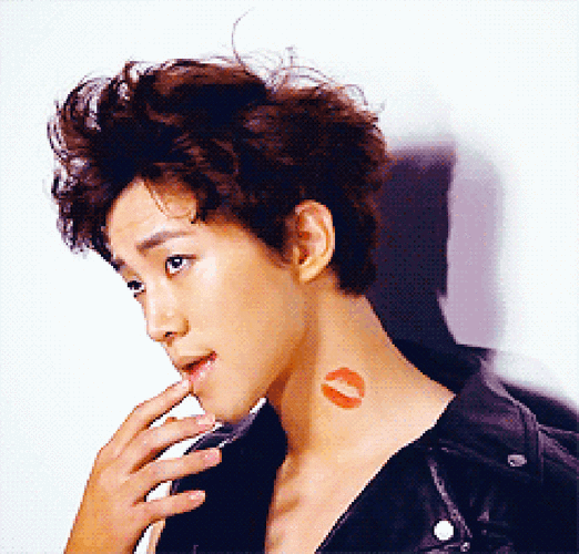 口红印男孩帅哥明星gif动图_动态图_表情包下载_soogif