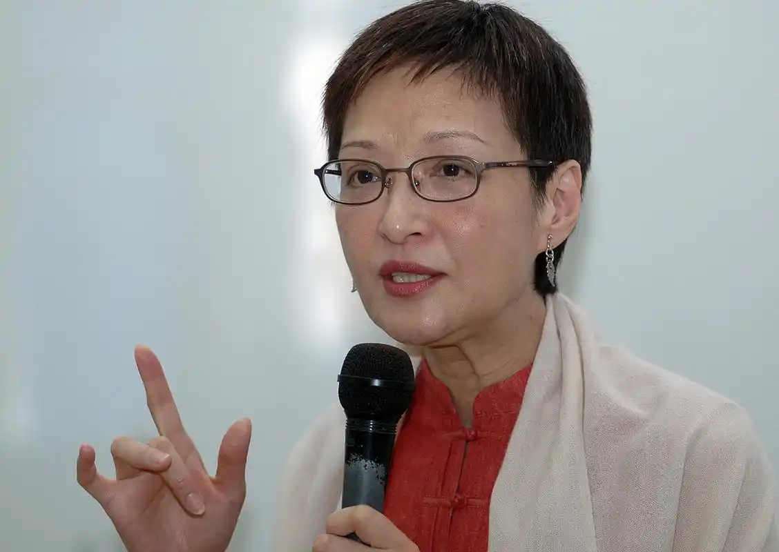 胡因梦当年可是倾国倾城的大美人,甚至比林青霞还漂亮.