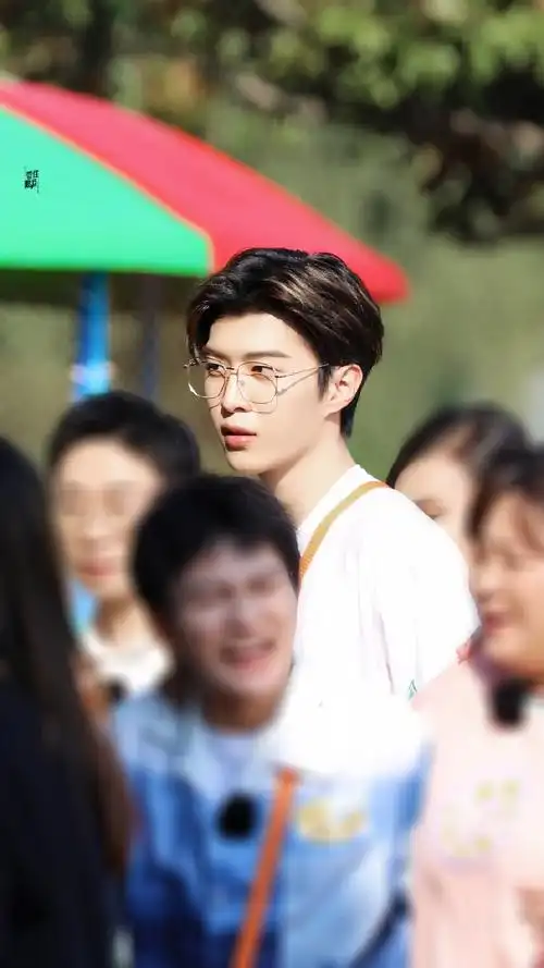 范丞丞[超话]#20200801 青春环游记录制@范丞丞adam0616