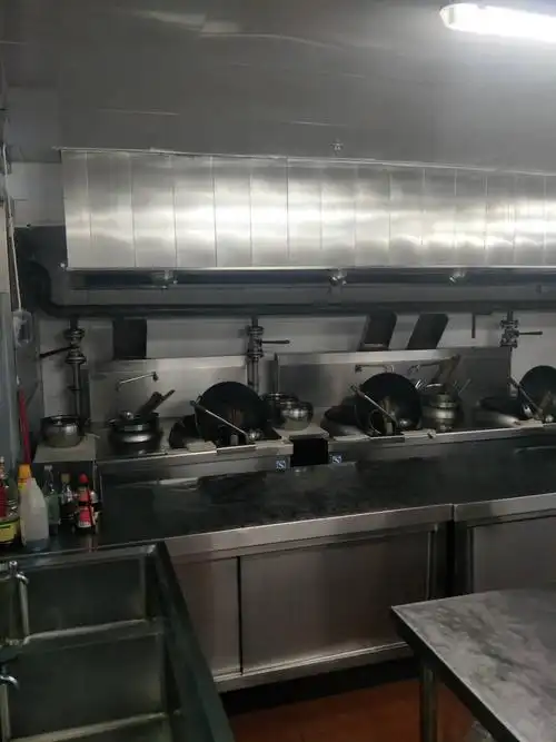 四楼餐厅厨房卫生,欢迎大厦员工前来检查指导,我们保证,和您家里的