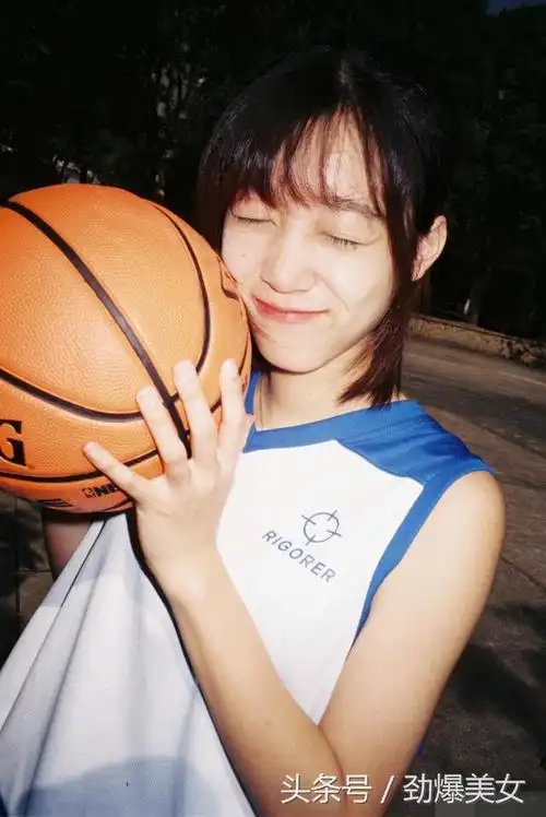 厦门集美大学19岁校花,身高169cm,曾是篮球运动员!