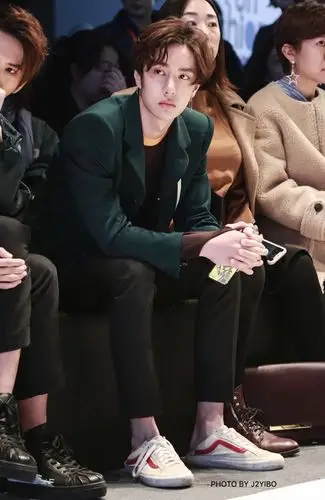 171125 amazing funshion week @uniq-王一博 秀场上的绿色西装小王子