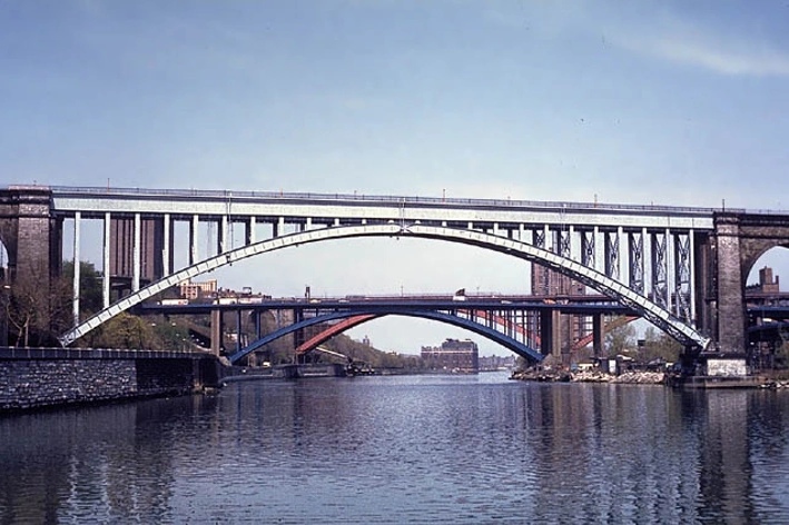 三铰钢拱桥(箱式)