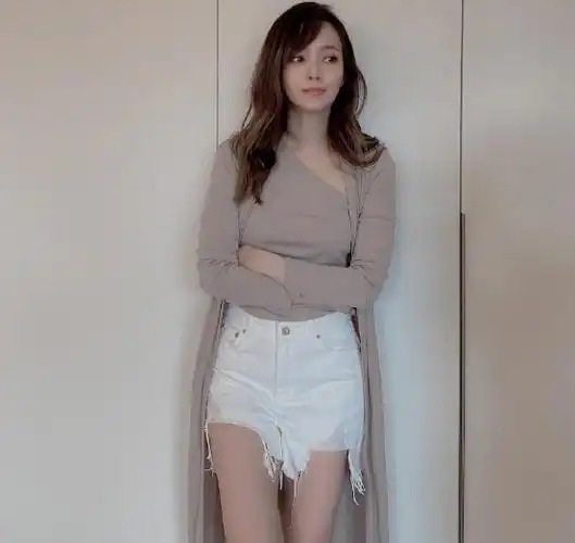 侯佩岑家世及资料