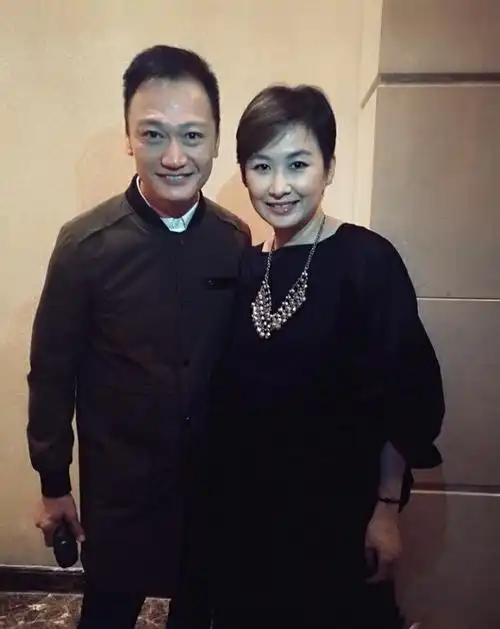 53岁陶大宇近况,离婚后8年内地捞金靠夜场秀,现在香港拍戏