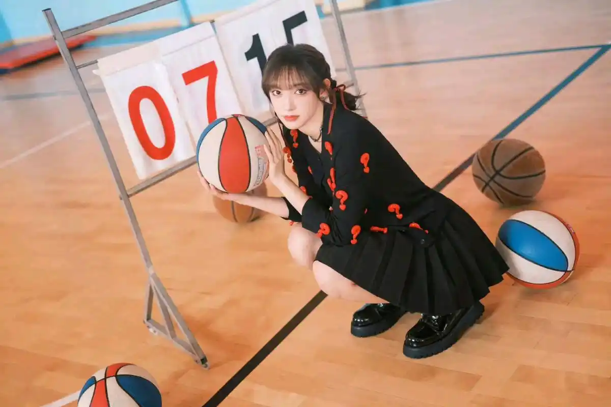 宇宙少女程潇这组照片运动风格,很不一样的感觉,青春活力,活力四射