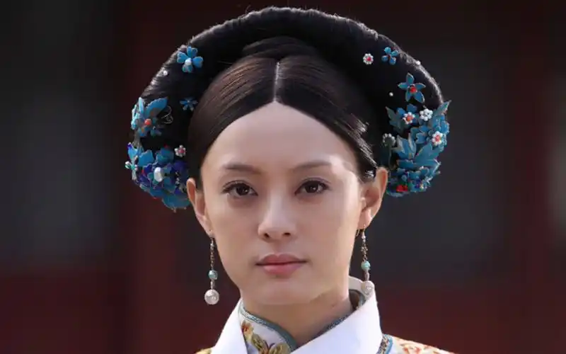 孙俪陪女儿看《甄嬛传》,在线求助网友求解释剧情,网友辣评超有梗