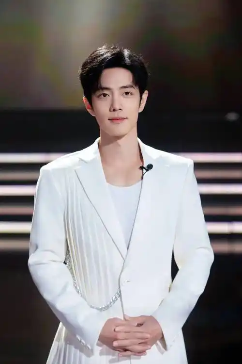 网友:真人和普通人不在一个次元,美得不似真人_照片_眼睛_皮肤