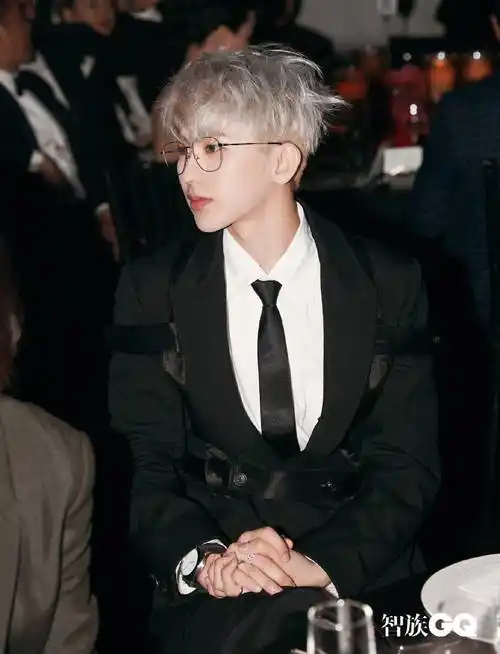 2020年12月4号蔡徐坤出席智族gqmoty年度人物盛典一