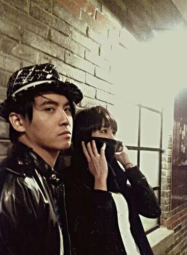 求陈德修和曾沛慈这张照片的原图,我在贴吧看到的,找了一圈却没有找到