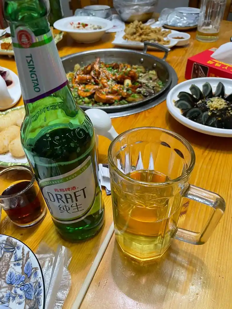 干杯 #致友谊 #唯有经历让人成长 ,好同学一起吃饭喝酒聊 - 抖音