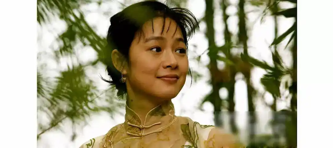 后来周韵在姜文的《让子弹飞》中扮演"不爱红装爱武装"的风尘女子花姐