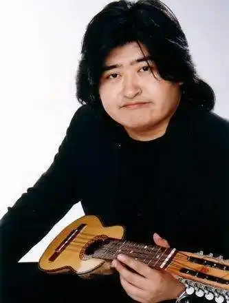 在网友的心中,刘欢一直都是以长发的形象出席各种活动.