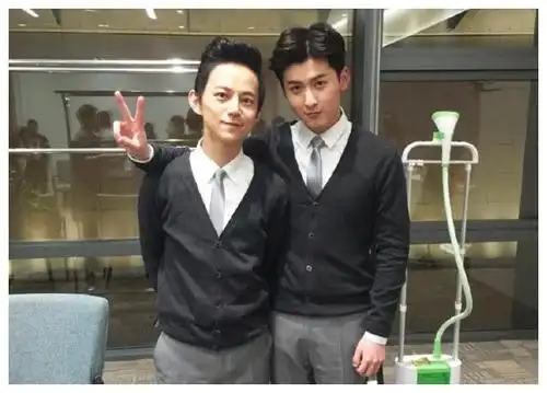 其九,何炅和柴格,这段恋情,最早被发现是2014年,何炅电影《栀子花开》