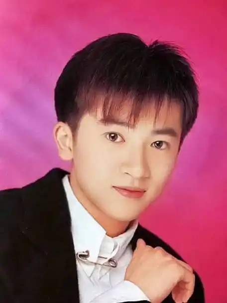 从小虎队里的乖乖虎到现在,简直是帅的一点变化都没有,敢问#苏有朋