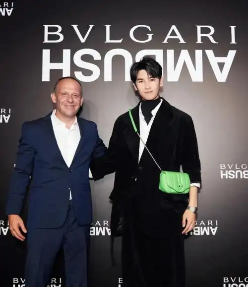 重庆籍演员22岁的重庆男演员黄俊捷身高一米八六