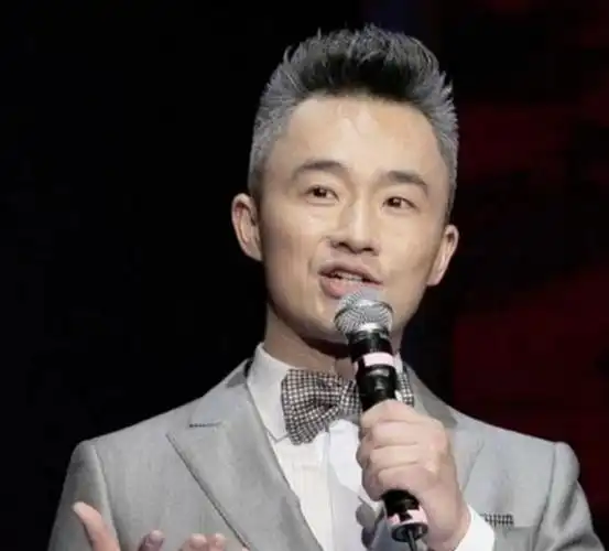 著名主持人程雷:身患肝炎娶小18岁娇妻,婚后妻子辞掉