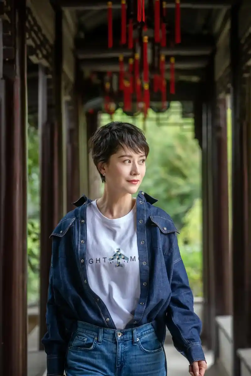 41岁海清剪短发显小20岁,自己剪变大妈发型,了解几点也能变年轻