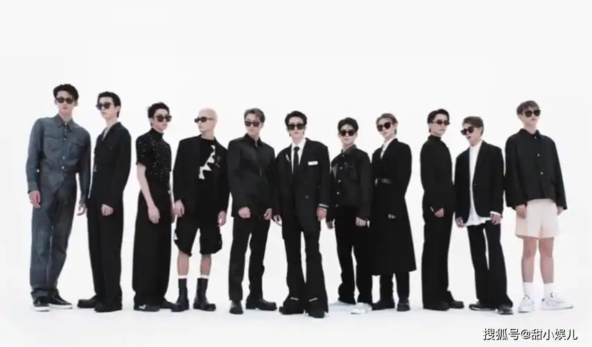 into1参加了薇娅狂欢节,带来了他们的首秀舞台,黑白