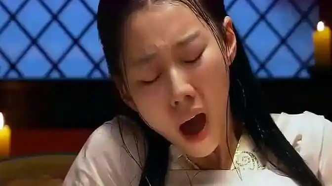 古代皇后大肚子疼生小宝宝视频:没想到皇后连生两位皇子