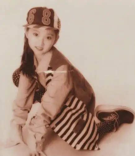 景甜童年照曝光,小小年纪已是摆拍天才,颜值从小美到大