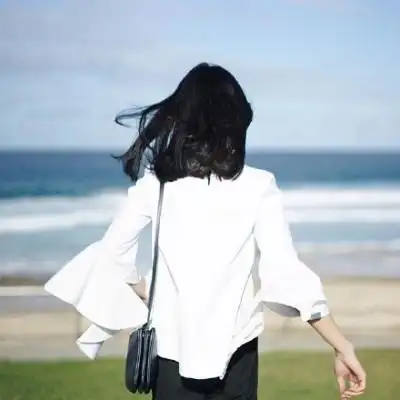 2021年最新款式女生背影唯美头像