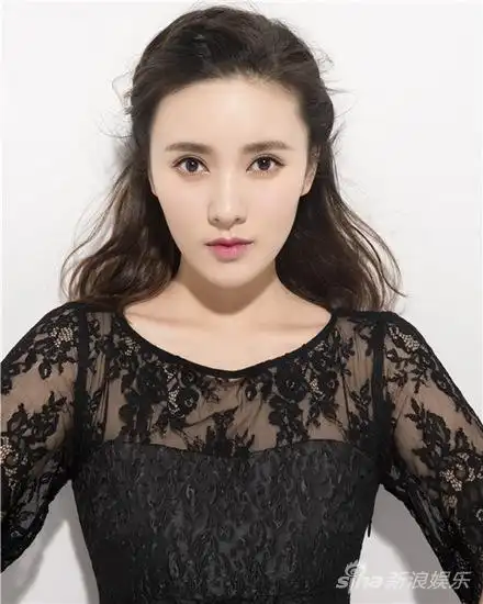 杨祖青拥抱星星戏里傲娇戏外逗趣