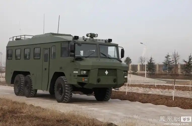 带厨房厕所的战车:独家探秘中国新型边防巡逻车