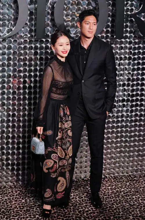 王子文真的只有159一身刺绣长裙好霸气同框183吴永恩气场全开