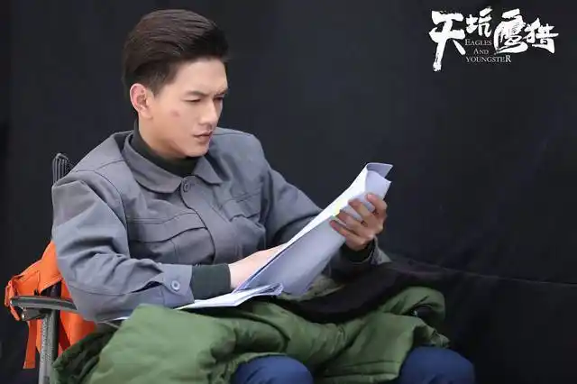 二:《天坑鹰猎》二号男主演:叶筱玮——饰演杨烨,勘探队队长.