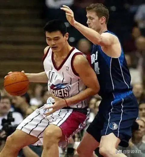 221米的博班和226米姚明对位如果都是巅峰姚明能打爆博班吗