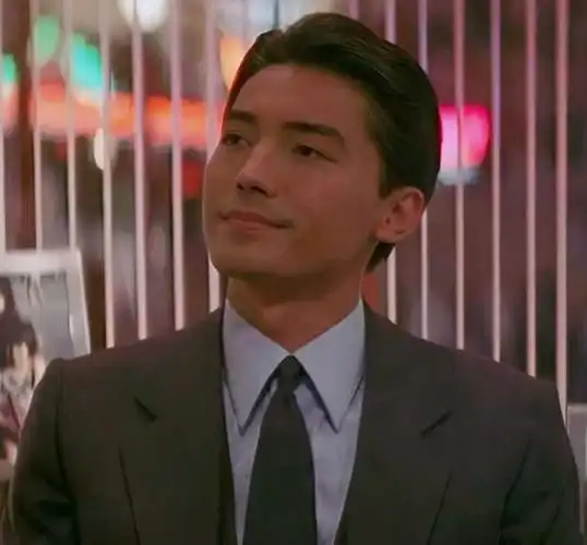 69岁尊龙近况,衣服遮不住大肚腩,身材走样依然难掩独特气质