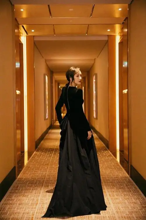王鸥气质好高冷,穿黑色开叉礼服裙华丽高贵,好有女神味儿