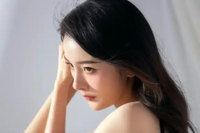 杨幂纯白氛围光影大片##杨小怂的日常