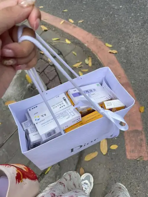 用贵的袋子装贵的药治疗抑郁日常